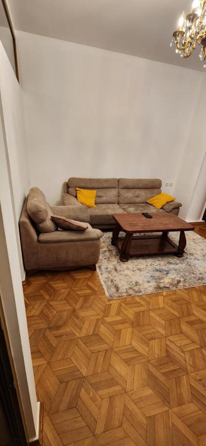 巴统Gelahouse公寓式酒店 外观 照片